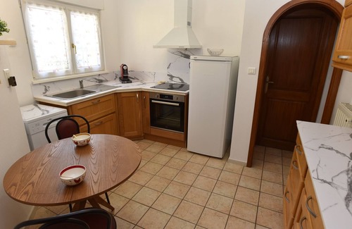Ruelisheim House | Pavilion well located for visiting the region