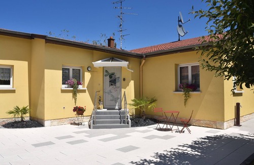 Ruelisheim House | Pavilion well located for visiting the region