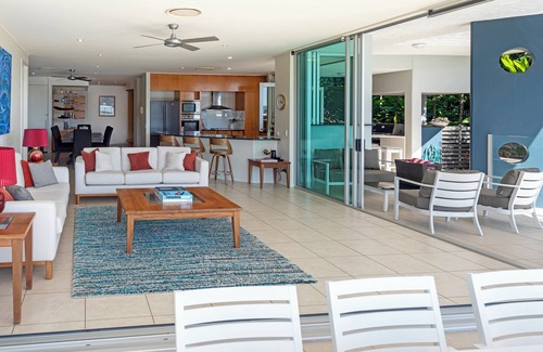 Hamilton Island Apartment | Pavillion 17 - Waterfront Spacious 4 Bedroom With Own Inground Pool And Golf Buggy