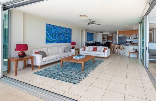 Hamilton Island Apartment | Pavillion 17 - Waterfront Spacious 4 Bedroom With Own Inground Pool And Golf Buggy