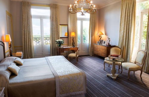 Saint-Germain-en-Laye Hotel | Pavillon Henri IV Hotel Restaurant Gastronomique Terrasse