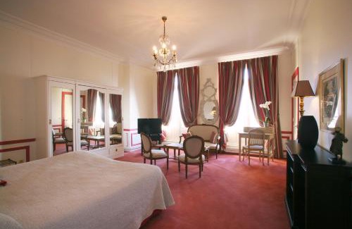 Saint-Germain-en-Laye Hotel | Pavillon Henri IV Hotel Restaurant Gastronomique Terrasse
