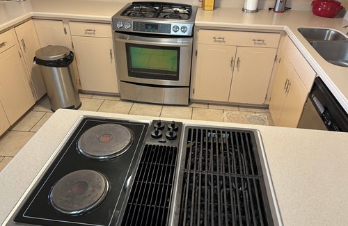 Morrilton House | Paw Paw Tree Estate Home with Three Bedroom Guest House. Sleeps 19.