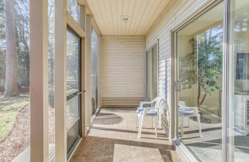 Pawleys Island Apartment | Pawleys Island Condo with Screened Porch and Golfing!