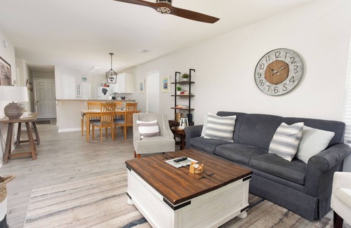 Pawleys Island Condo | Pawleys Island Paradise 2BR 1st Floor, Pools, Beach Close - True Blue Golf