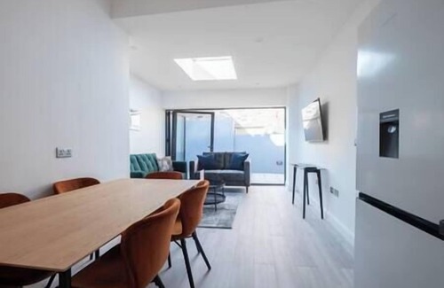 Holland Park Apartment | PBC | Studio Apt in Richmond (RICH3)