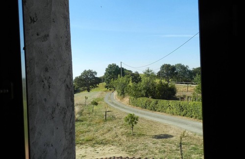 Jegun House | Peace at the end of the track, unwind and relax in the interesting old winery