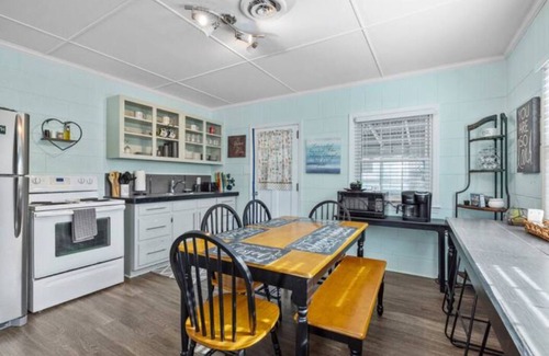 Emerald Isle Cottage | Peace at the Pier Cottage A With King Size Bed