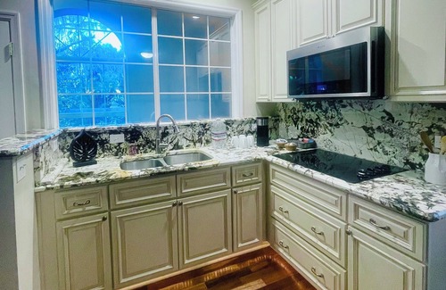 Alachua Apartment | Peaceful 1 bdrm apartment overlooking beautiful live oaks on 5 acre property.