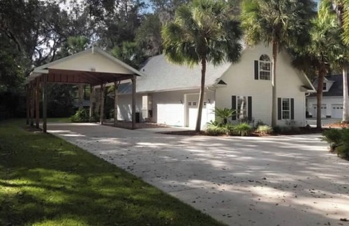Alachua Apartment | Peaceful 1 bdrm apartment overlooking beautiful live oaks on 5 acre property.