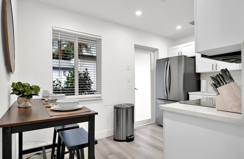 El Portal House | Peaceful 2BR Home w/King Bed. Near Trendy Areas!