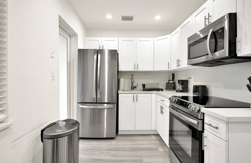 El Portal House | Peaceful 2BR Home w/King Bed. Near Trendy Areas!