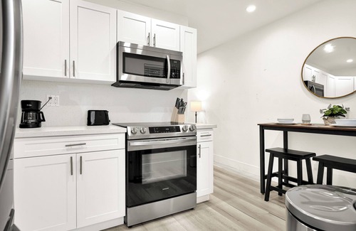 El Portal House | Peaceful 2BR Home w/King Bed. Near Trendy Areas!