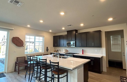 Tracy House | Peaceful 4BR-3BA Villa w/Club-House+Pool Spa Deck Garden