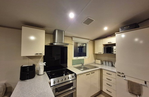 Ringwood House | Peaceful and fun family stay with entertainment, swimming and more. Dogs welcome