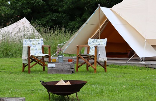 Swannington Cabin | Peaceful and hidden away in rural Norfolk, Lilypad sits amongst wild flowers