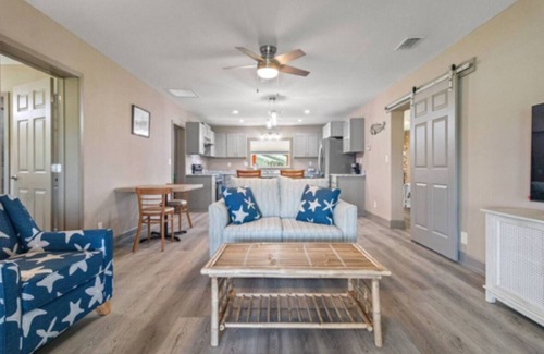 Summerfield House | Peaceful and Private Lake Weir Home