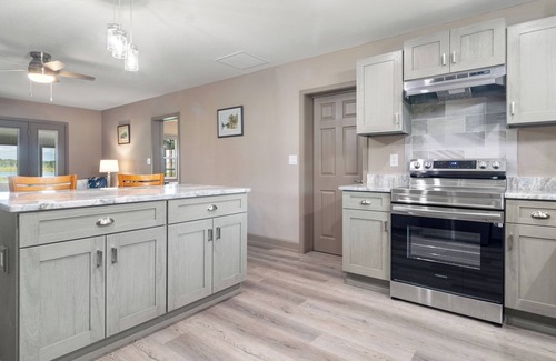 Summerfield House | Peaceful and Private Lake Weir Home