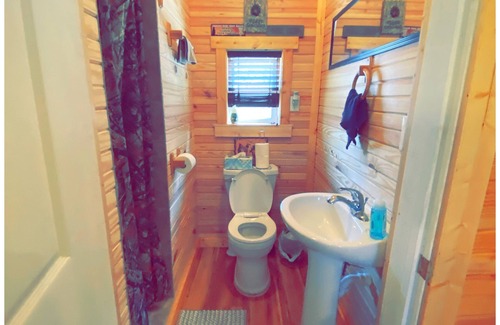 Cuba Cabin | Peaceful and quiet cabin with keypad entry for convenient self check in.