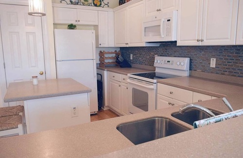 North Myrtle Beach Condo | Peaceful Beach Retreat with Pool and Hot Tub in the Heart of North Myrtle Beach!