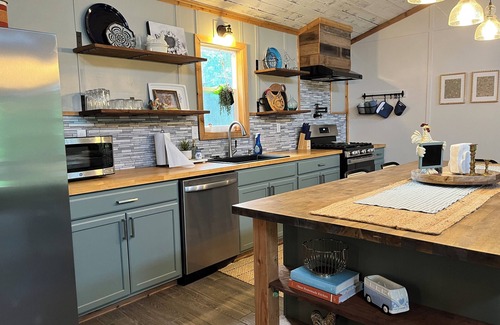 Stillwater Cottage | Peaceful Boho Retreat Nestled in the Woods – 5 Mins from Downtown