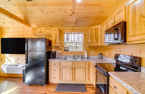 Albany Cabin | Peaceful Cabin 2 Mi to Dale Hollow Lake