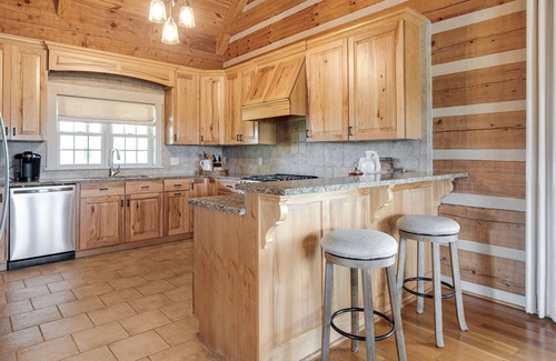 Springfield Cabin | Peaceful Cabin Retreat with three porches, fire pit and views on 25 acres