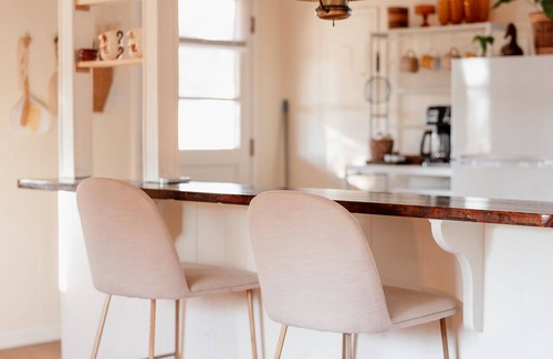 Delano Cabin | Peaceful Cabin with a Mountain View! Right in the heart of nature.