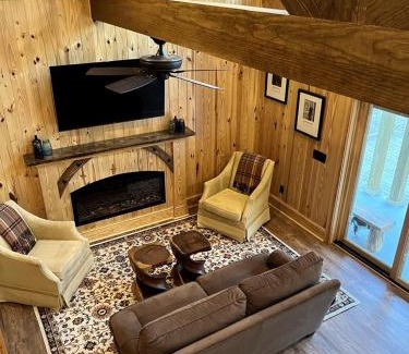 Claxton House | Peaceful Cabin with Dock and Pond Views in Georgia