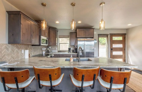 Worley House | Peaceful Cd'A Lakeview house with kayaks, paddleboard, golf cart sleeps 6