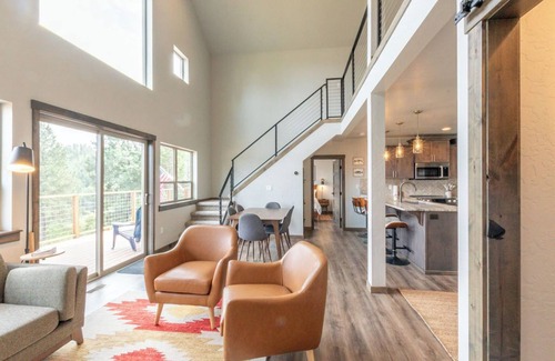 Worley House | Peaceful Cd'A Lakeview house with kayaks, paddleboard, golf cart sleeps 6