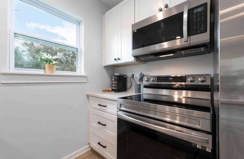 Neptune Beach Apartment | Peaceful coastal Condo - walk to the beach!