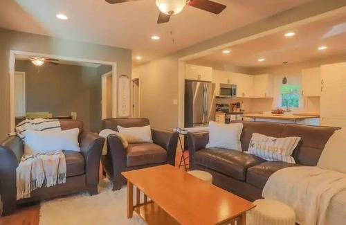 Andrews Cottage | Peaceful Cottage in the North Carolina mountains