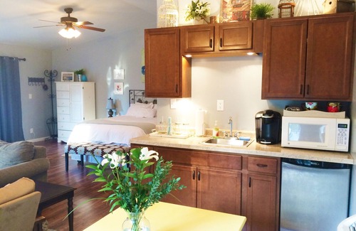 Vienna Cottage | Peaceful Cottage Retreat near Shawnee National Forest