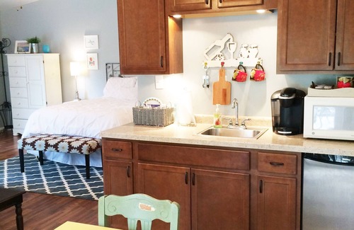 Vienna Cottage | Peaceful Cottage Retreat near Shawnee National Forest