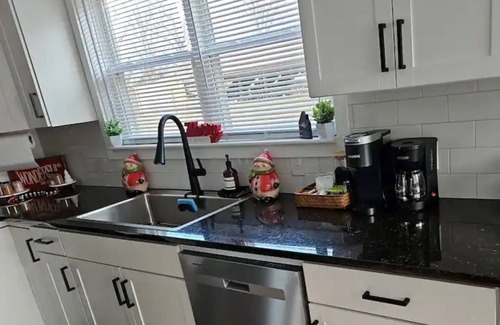 Valdese House | Peaceful, Cozy and Convenient