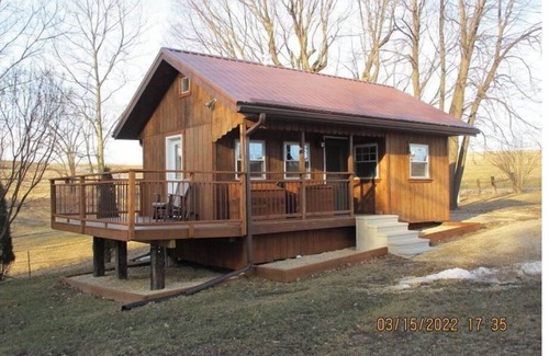 Westby Cabin | Peaceful Cozy Cabin Close to Kickapoo Reserve
