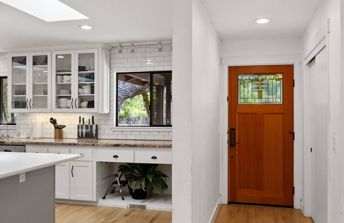 Columbia House | Peaceful Craftsman on Acres (Low Tox)