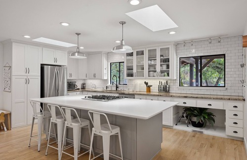 Columbia House | Peaceful Craftsman on Acres (Low Tox)