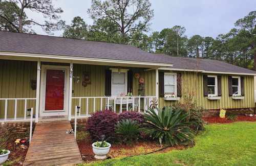 Tifton House | Peaceful Duck Pond close to I75