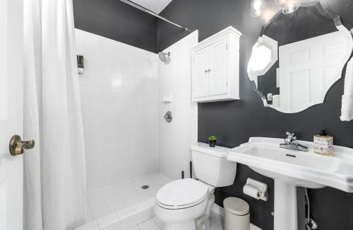 Haile Plantation House | Peaceful Haile Studio with King Bed, Desk, Private Entry