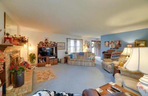 Almo House | Peaceful Hazel Cottage with Deck and Yard!