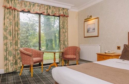 Ipswich Hotel | Peaceful Ipswich Retreat | Lush Gardens, Solarium, Spa & Inviting Indoor Pool