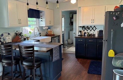 Helmer House | Peaceful Lake Retreat