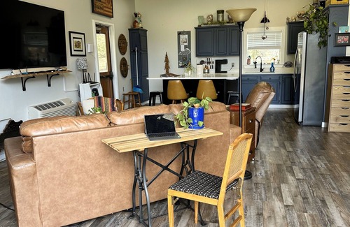 Stanford Cottage | Peaceful Lakeside Cabin with Campsite Access Nature Lover’s Getaway in Stanford