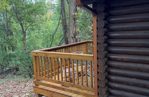 Cambridge Cabin | Peaceful log cabin on a back gravel road with private deck and amenities of home