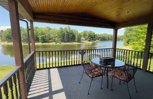 Alger Cabin | Peaceful Log Cabin Perfect for Cozy Couples' Retreat | Scenic Riverfront