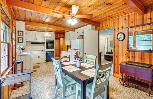 Lumberton House | Peaceful Lumberton Home - 7 Mi to Dtwn Riverwalk!