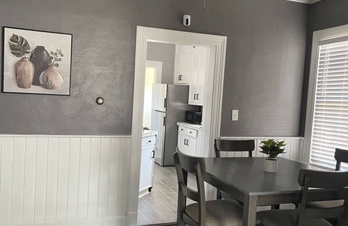 Fondren House | Peaceful modern day home in Fondren District - Less than 3 mins from Stadium