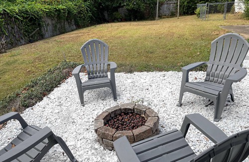 Fondren House | Peaceful modern day home in Fondren District - Less than 3 mins from Stadium